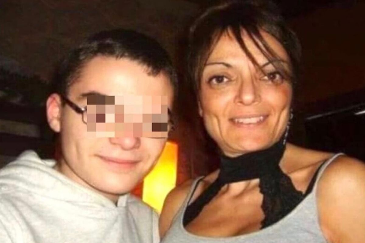 mamma ragazzo suicidatosi omofobia