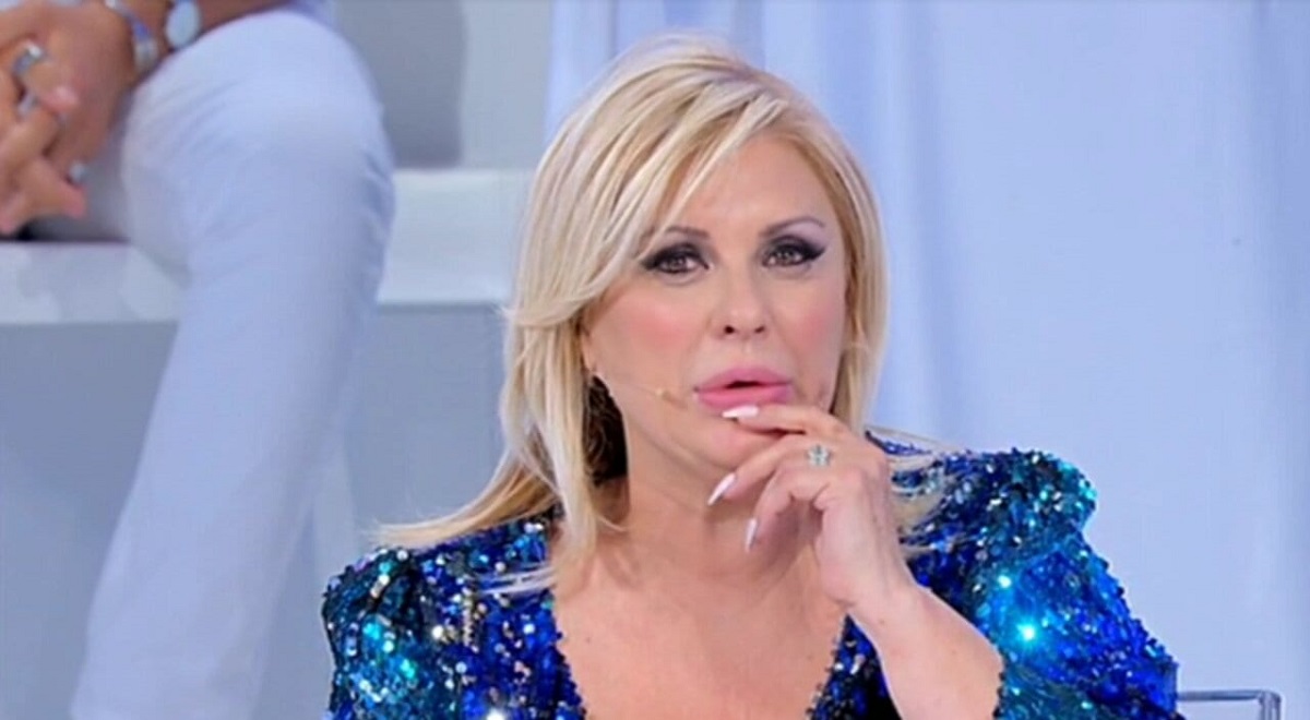 UeD: addio sensazionale. Tina Cipollari saluta lo studio