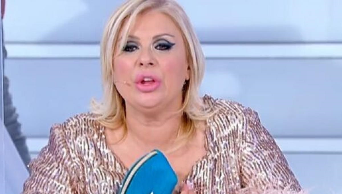 UeD, Tina Cipollari insulta pesantemente un cavaliere