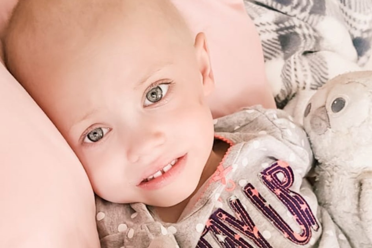 La piccola Eliza Moore non ce l’ha fatta: la star di TikTok di due anni si è arresa al cancro