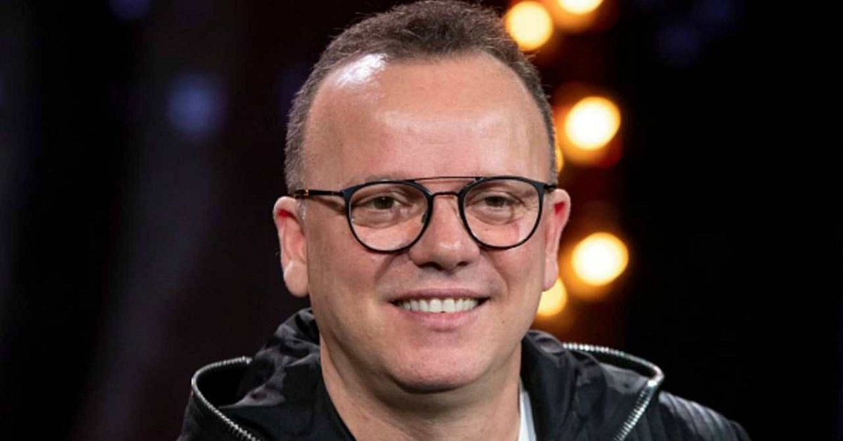 Gigi D’Alessio avvistato mano nella mano con una donna? Le indiscrezioni