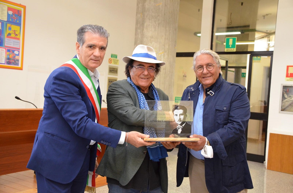 Al Bano: Cellino San Marco, consegnata la targa in memoria del papà Carmelo