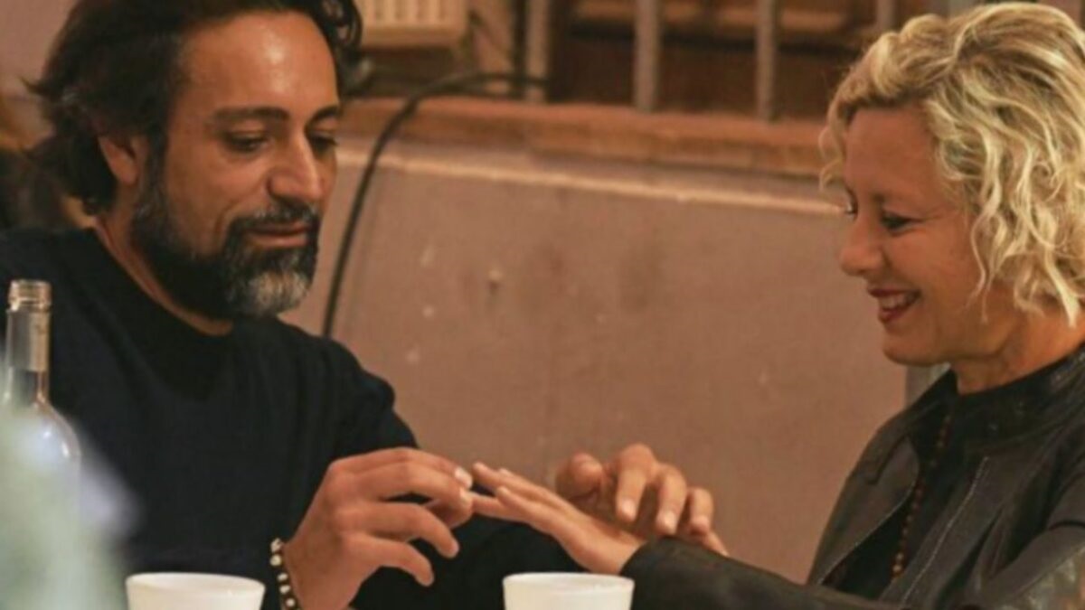 Antonella Elia fa la proposta a Pietro in un momento particolare