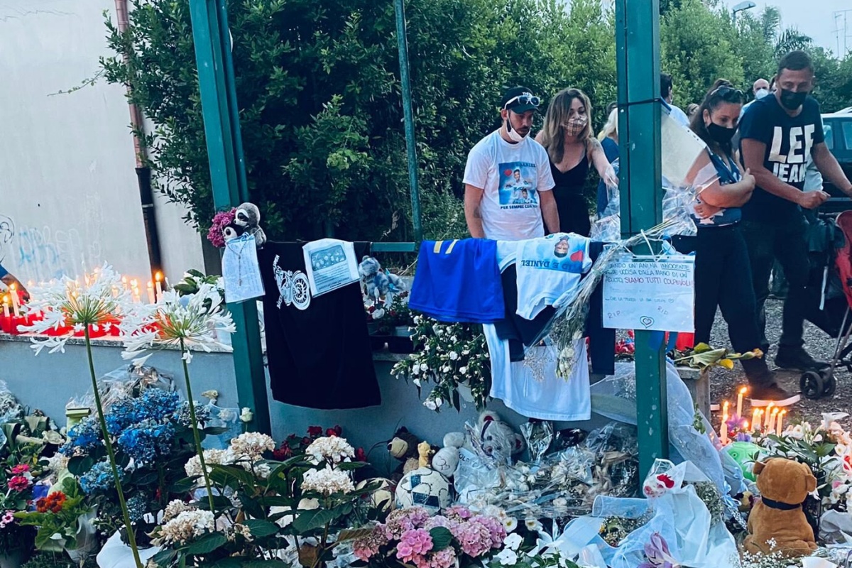 Strage di Andea, giornalista aggredita durante la veglia: cosa è accaduto