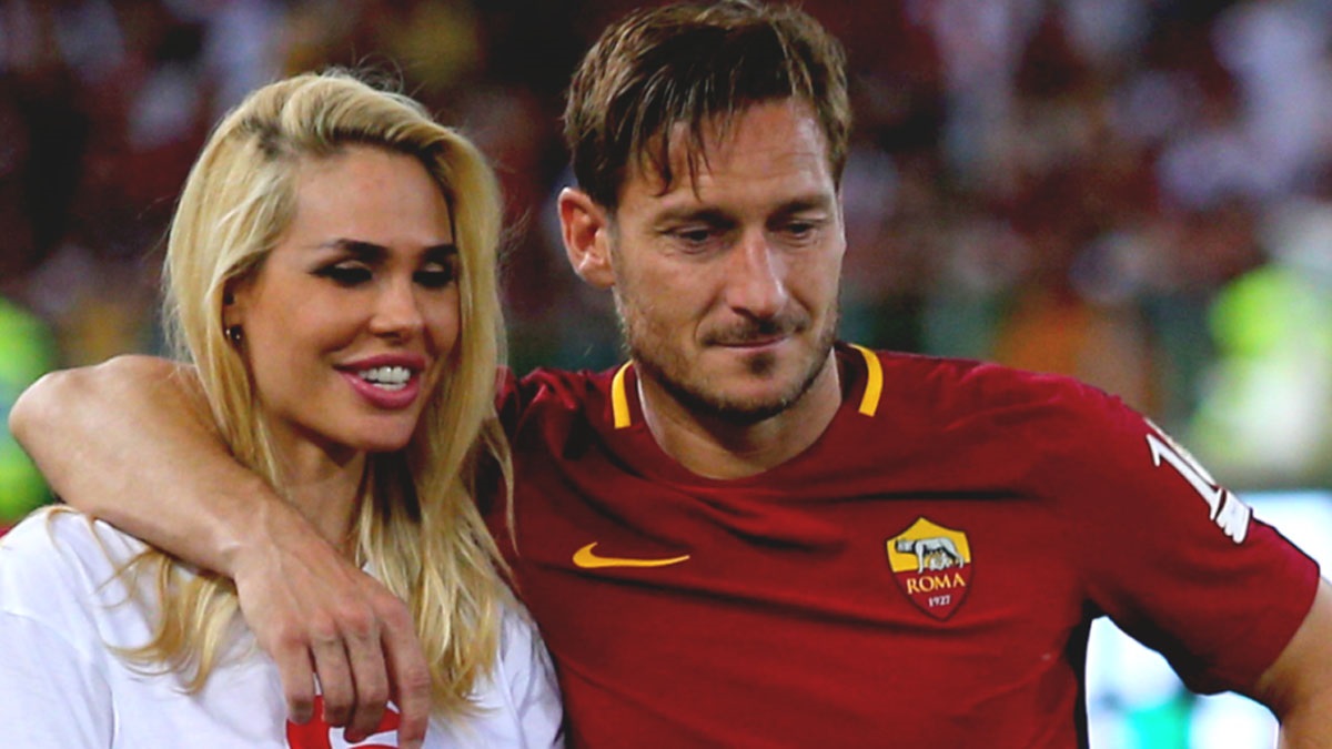 Ilary Blasi e Francesco Totti partono per l'estero i followers li critiche