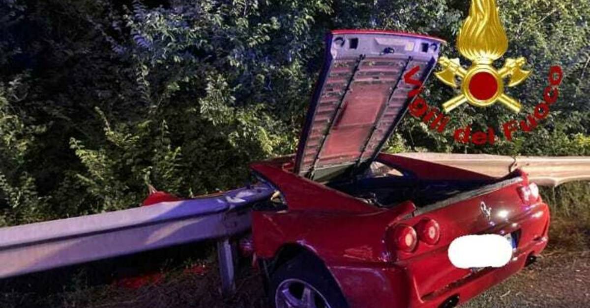 Tragedia a Pisa: muore dopo lo schianto con la Ferrari