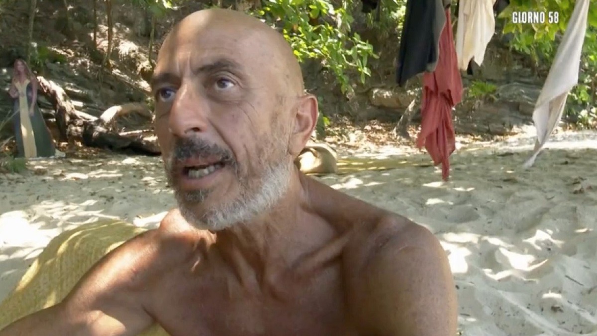 Isola dei Famosi: Roberto Ciufoli racconta "qualcuno ci trattava male"