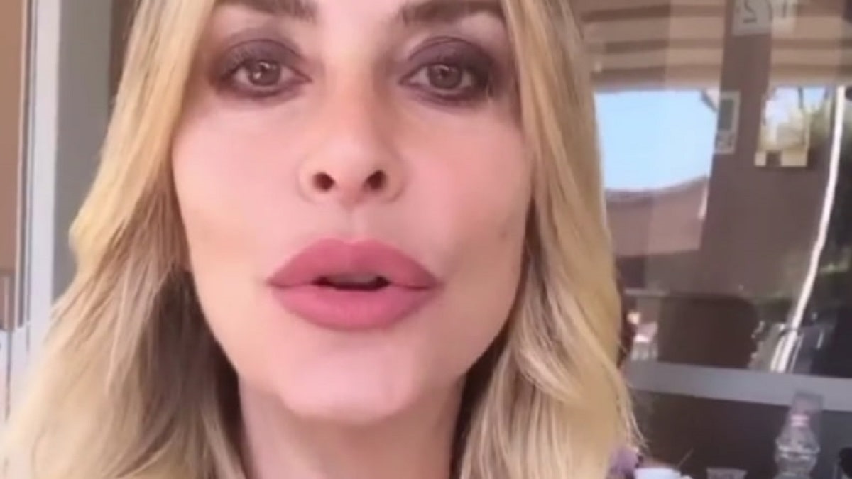 Stefania Orlando alle prese con un incidente: “La macchina è andata a fuoco”