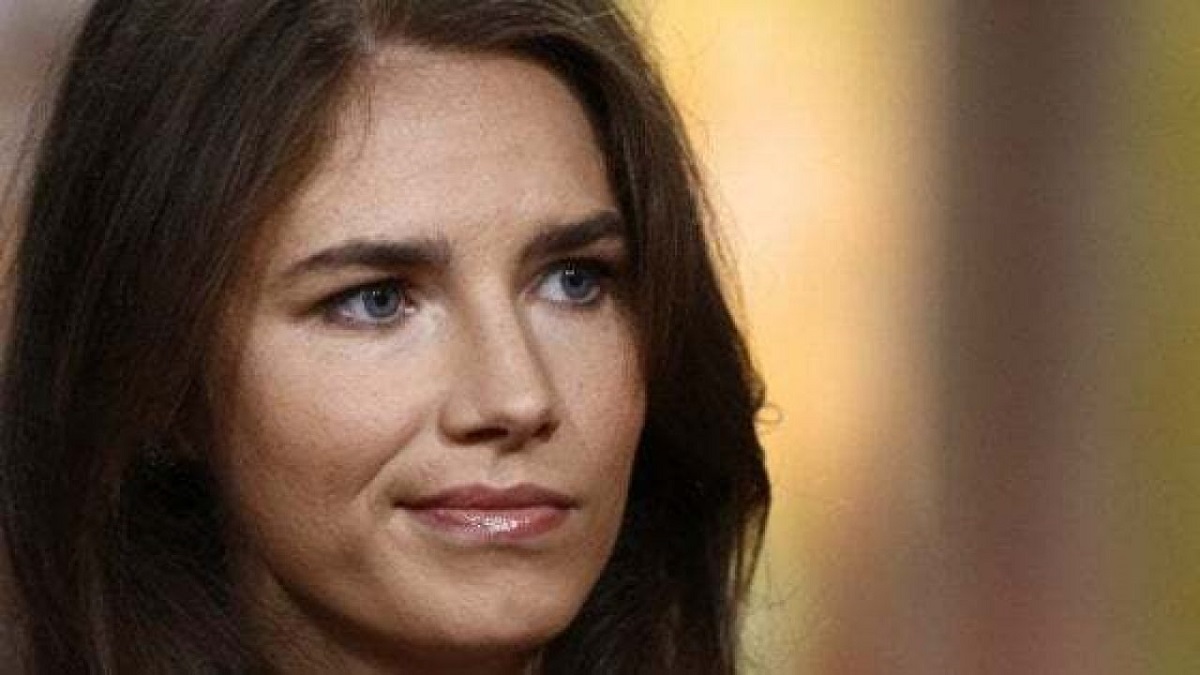 Amanda Knox scoppia in lacrime e fa una rivelazione. Il marito: “distrutta dal dolore”