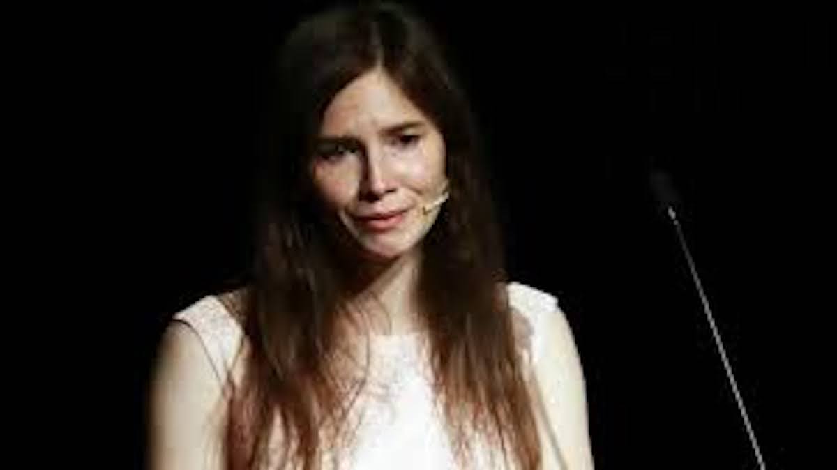 Scontro social tra Amanda Knox e Gaia Zorzi: “Poca empatia e piena di rabbia e risentimento”