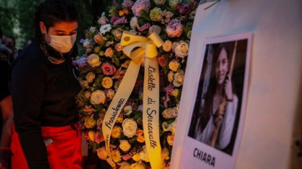 Lacrime e commozione al funerale di Chiara Gualzetti