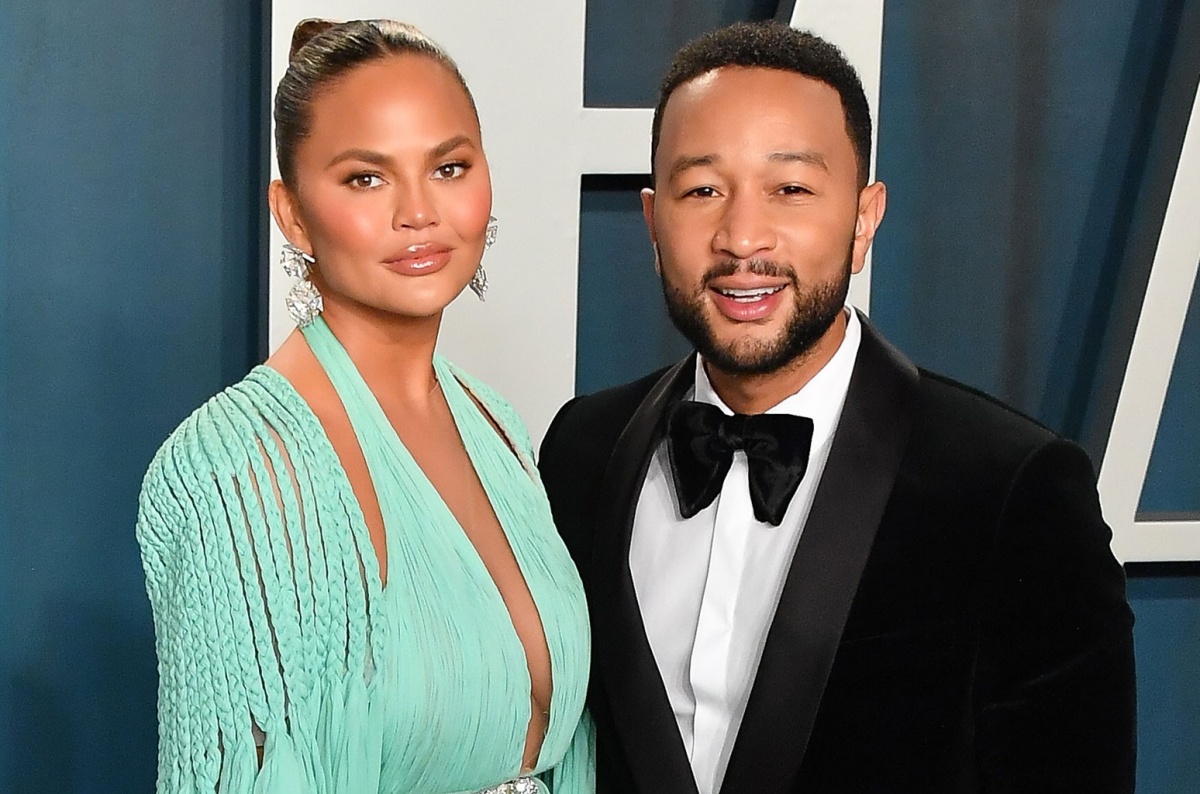 Chrissy Teigen mostra le cicatrici