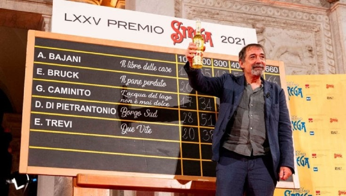 Emanuele Trevi vince il Premio Strega: durante la premiazione un dettaglio non è passato inosservato