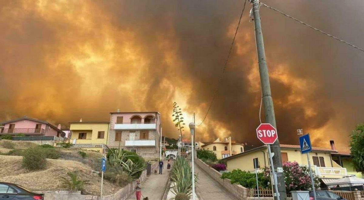 La Sardegna continua a bruciare