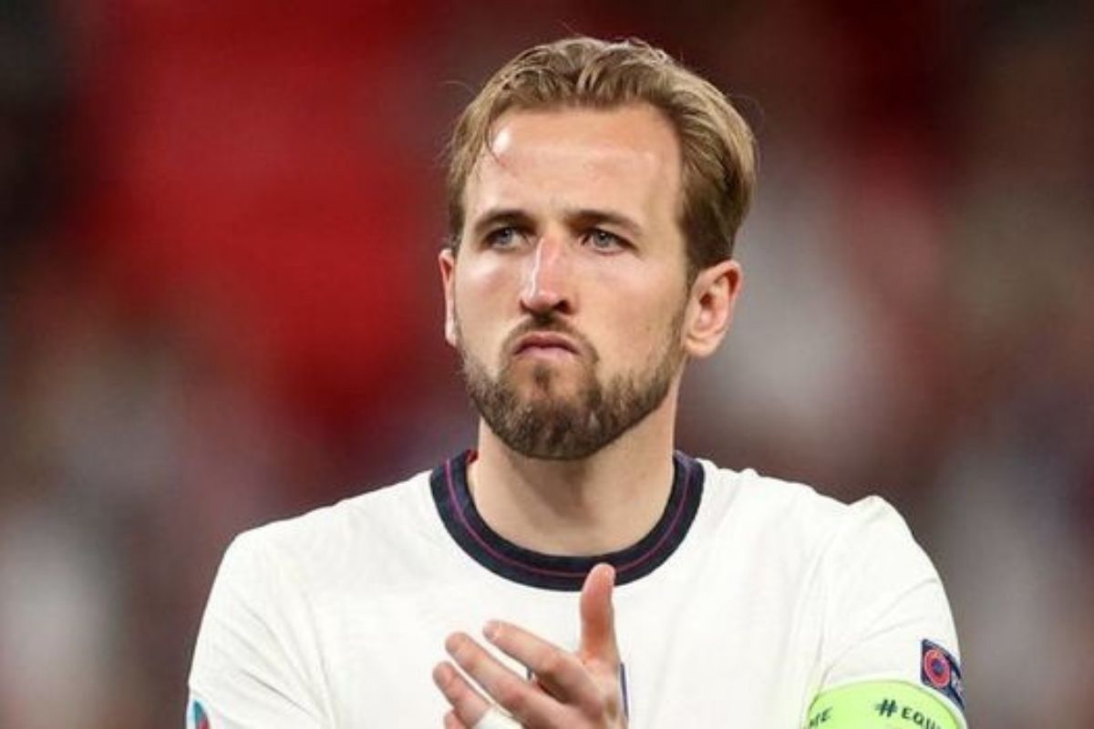 Moglie di Harry Kane  in lacrime marito sale in tribuna ad 