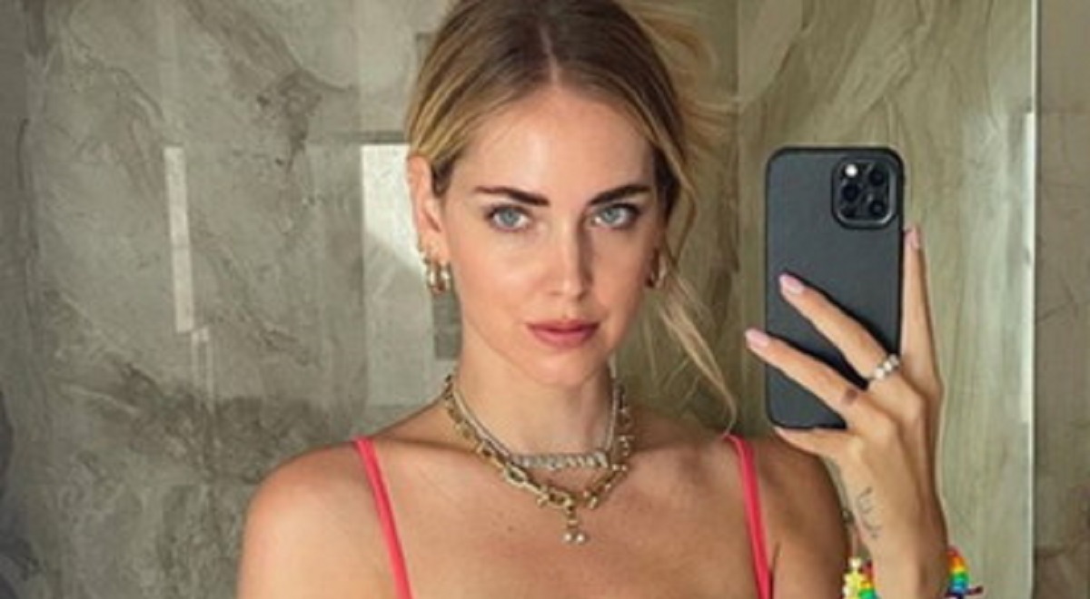 Chiara Ferragni: il prezzo da capogiro delle sue scarpe glitterate stile Cenerentola