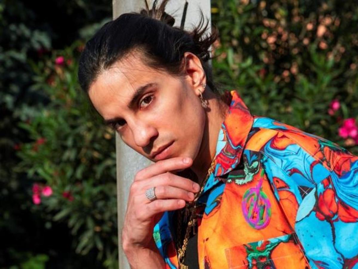 Tedua ha rischiato la vita: grave incidente d’auto per il rapper genovese
