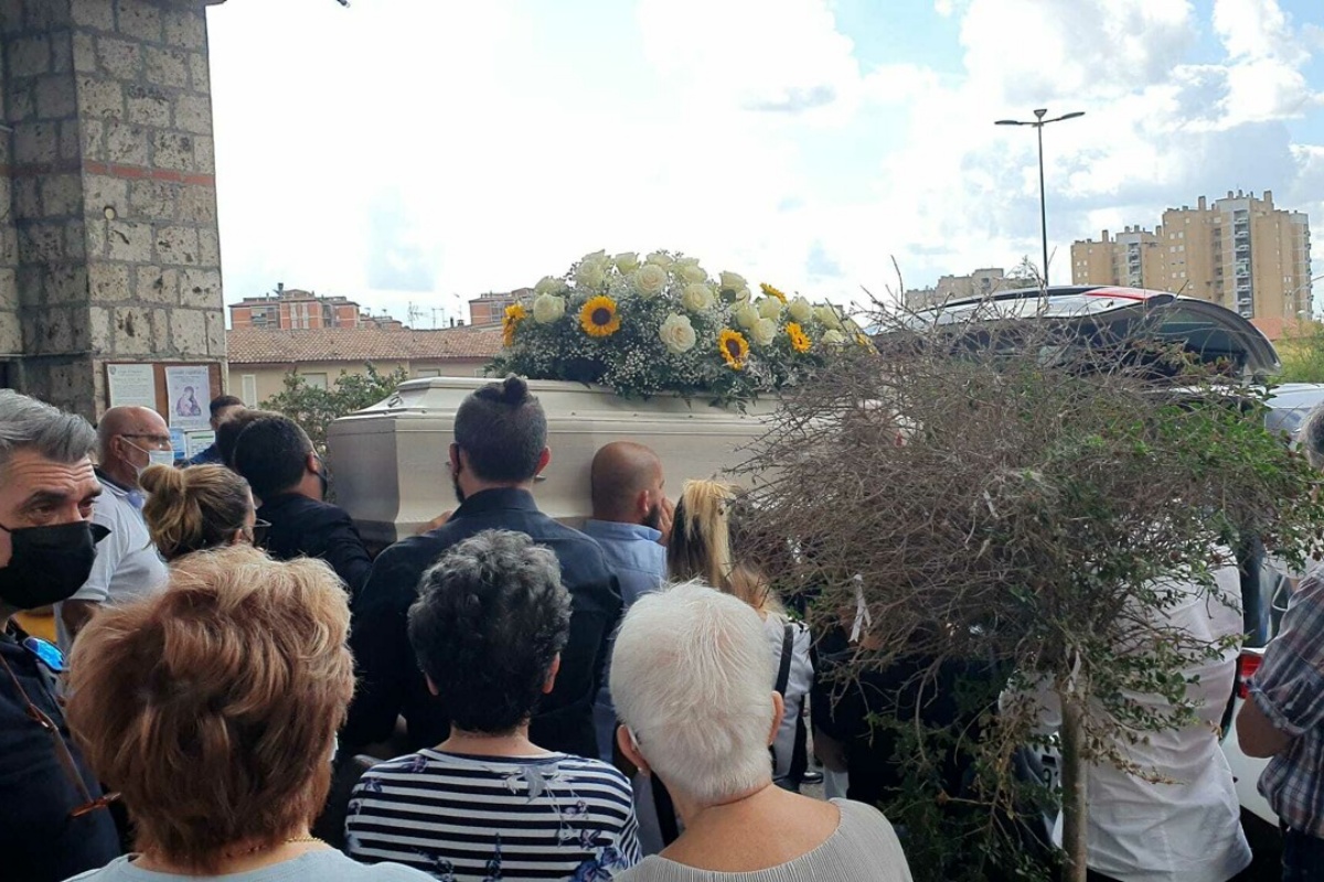 funerale laura anasetti