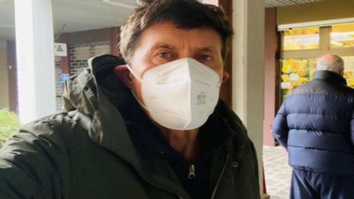 Gianni Morandi torna in ospedale