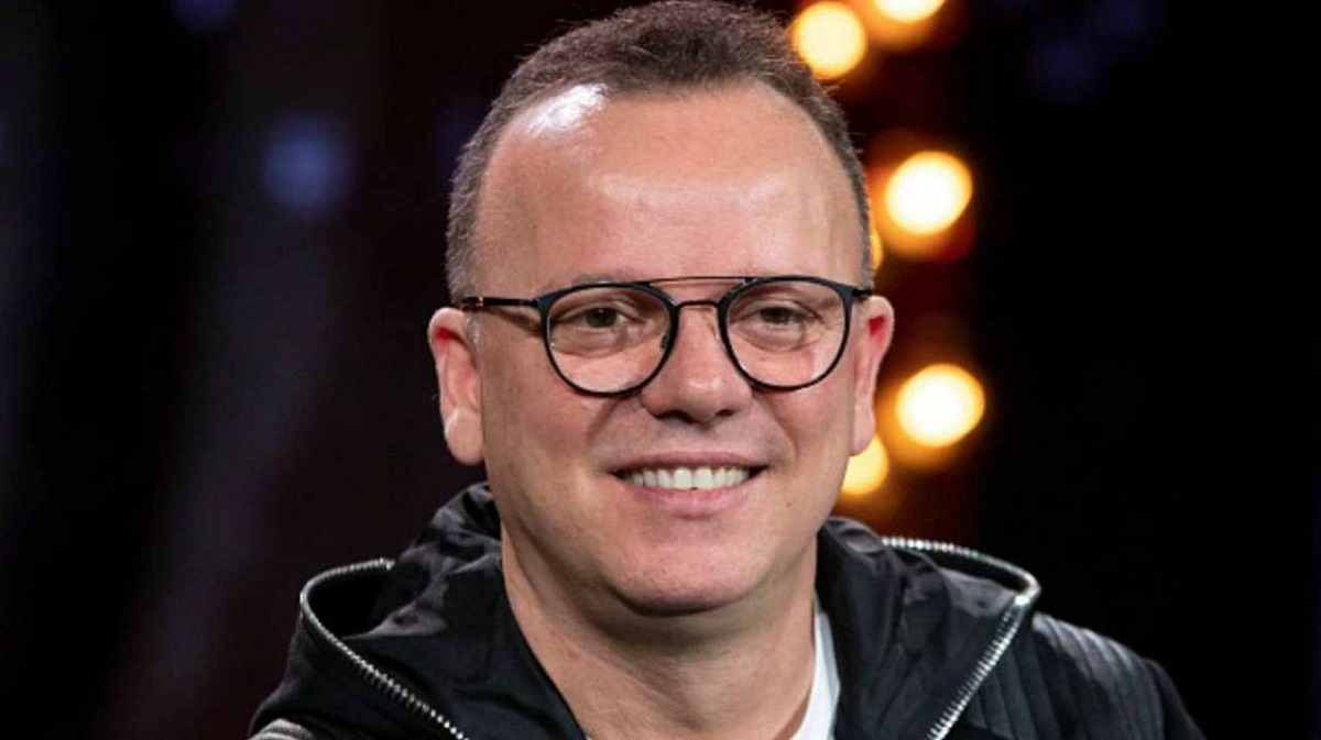 Gigi D'Alessio, qual è il suo titolo di studio?