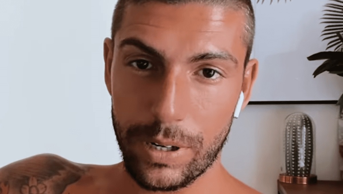 Ignazio Moser mostra il valore del suo pranzo a Ibiza