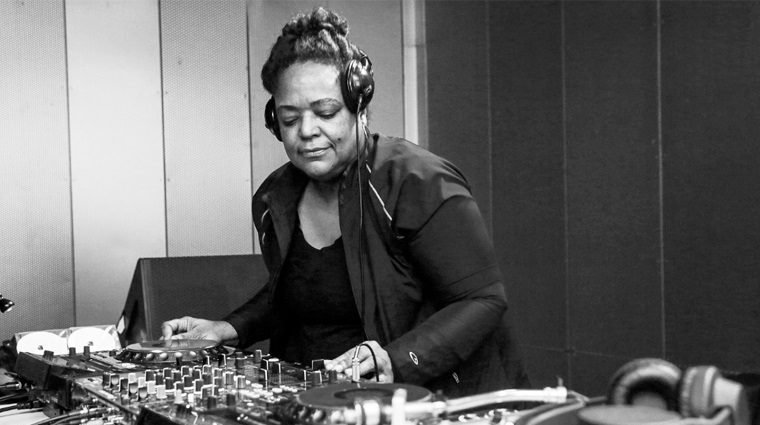 dj di musica techno e house