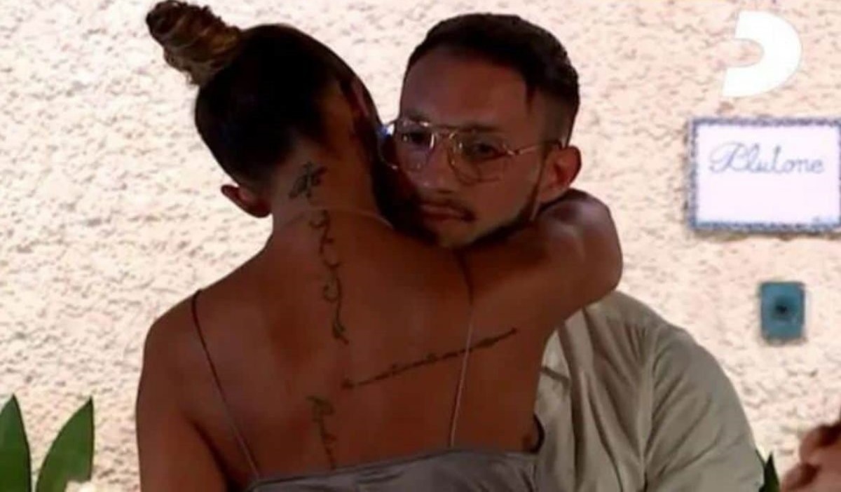 Temptation Island: la coppia solleva i dubbi. Verità o finzione?