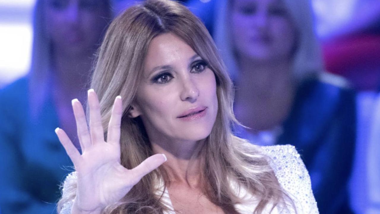 Adriana Volpe al Grande Fratello VIP, ma l’ex marito è furioso sui social