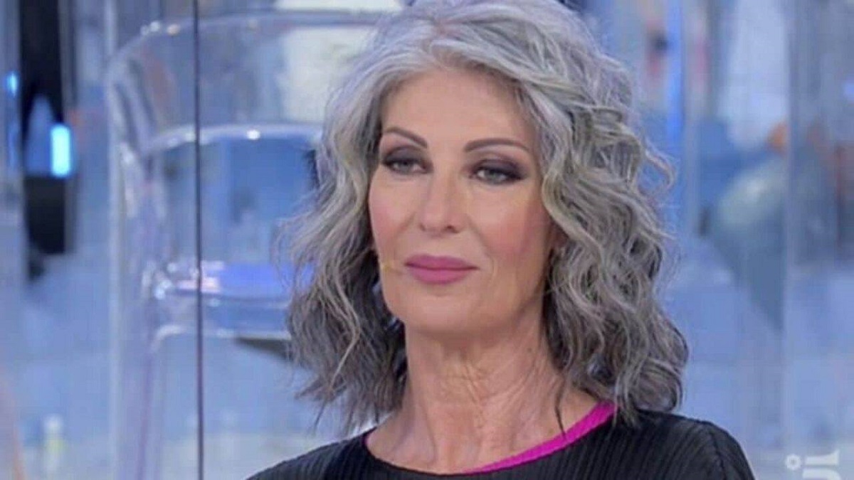 UeD, Isabella Ricci al mare senza trucco né filtri: lo scatto al naturale della dama