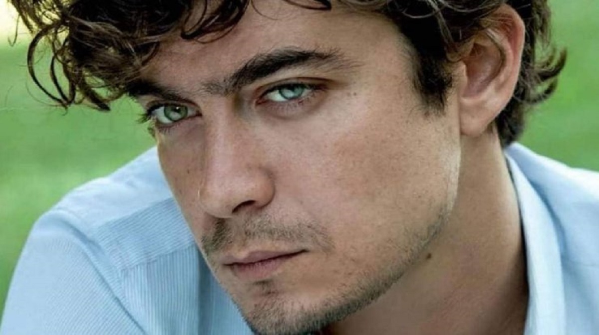 Riccardo Scamarcio torna dall’ex compagna Angharad Wood