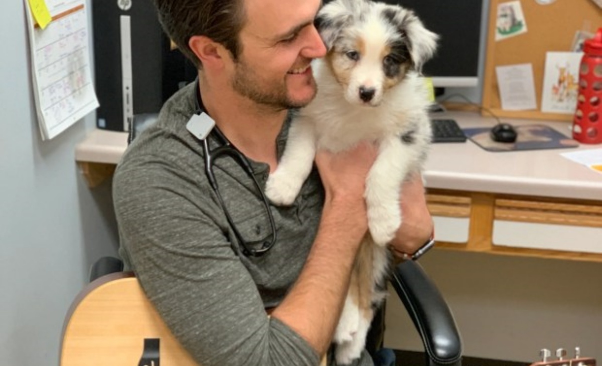 Il veterinario Ross Henderson