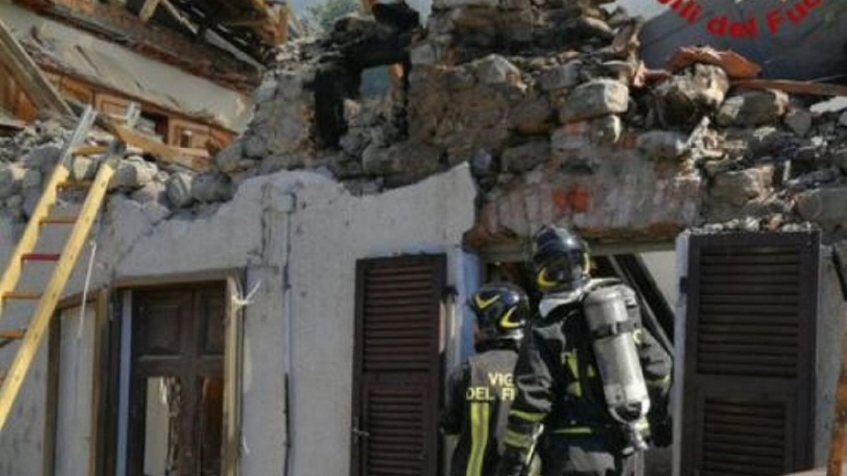 crollo di un edificio a pontremoli