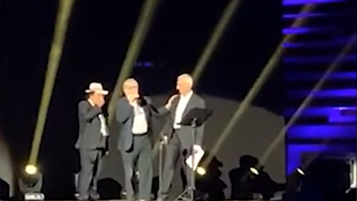 Al Bano Carrisi e Vittorio Sgarbi tra fischi e insulti all'Arena di Verona