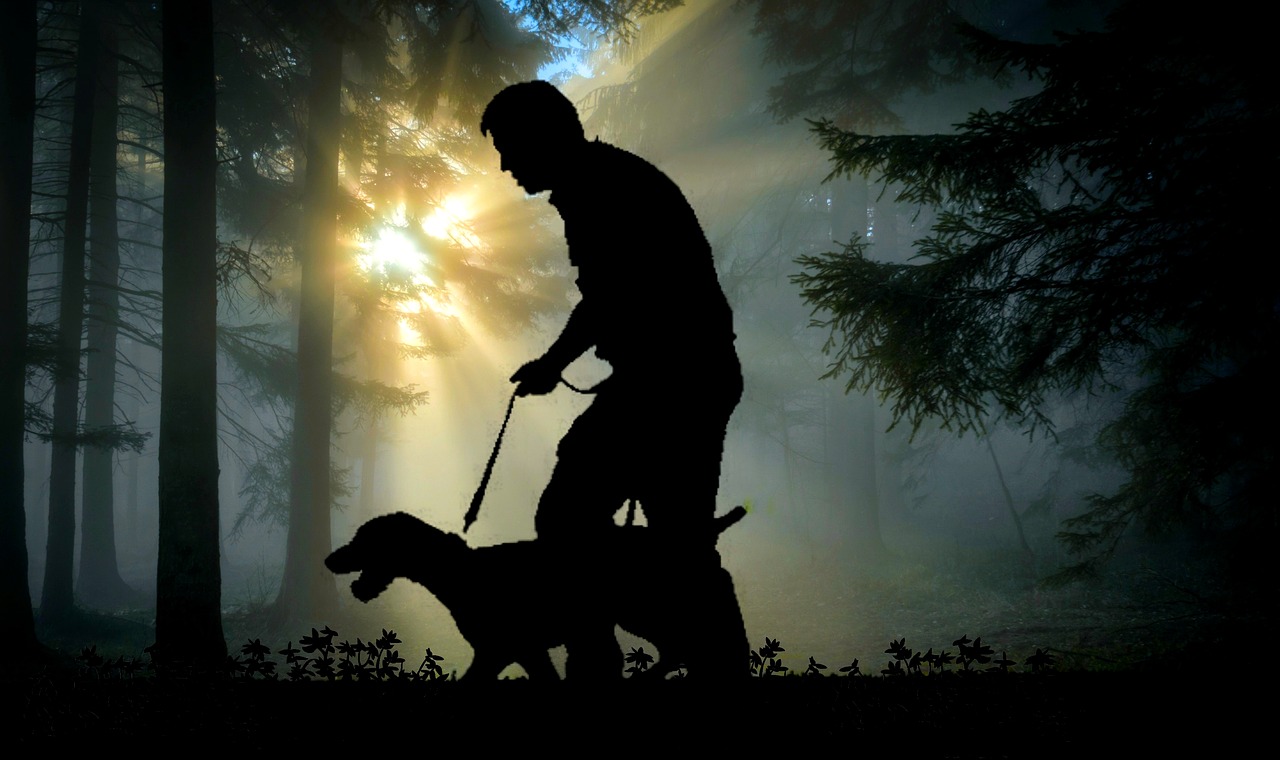 Proprietario con il suo cane