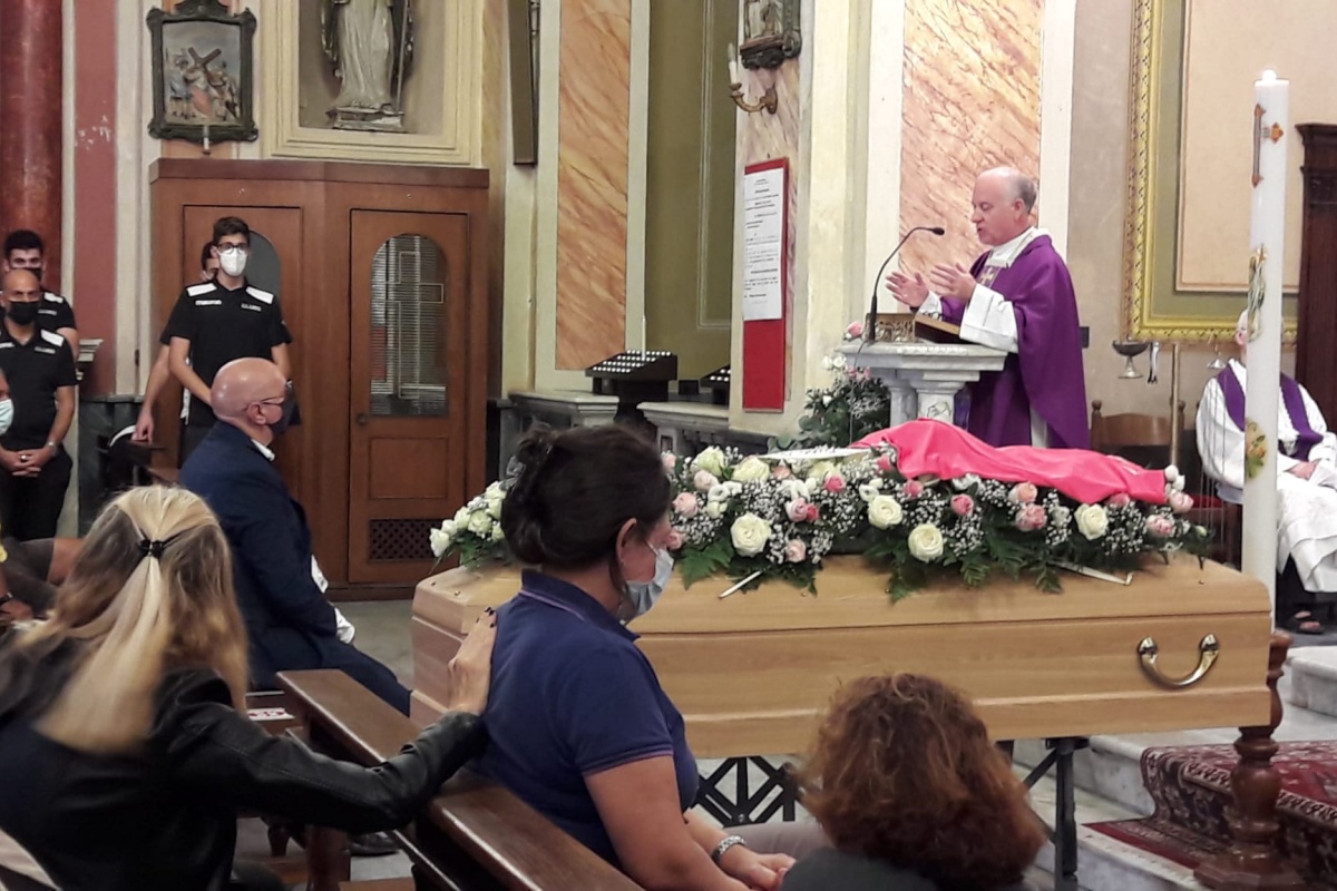 L’ultimo saluto a Marika Galizia, mamma morta a 27 anni durante il parto
