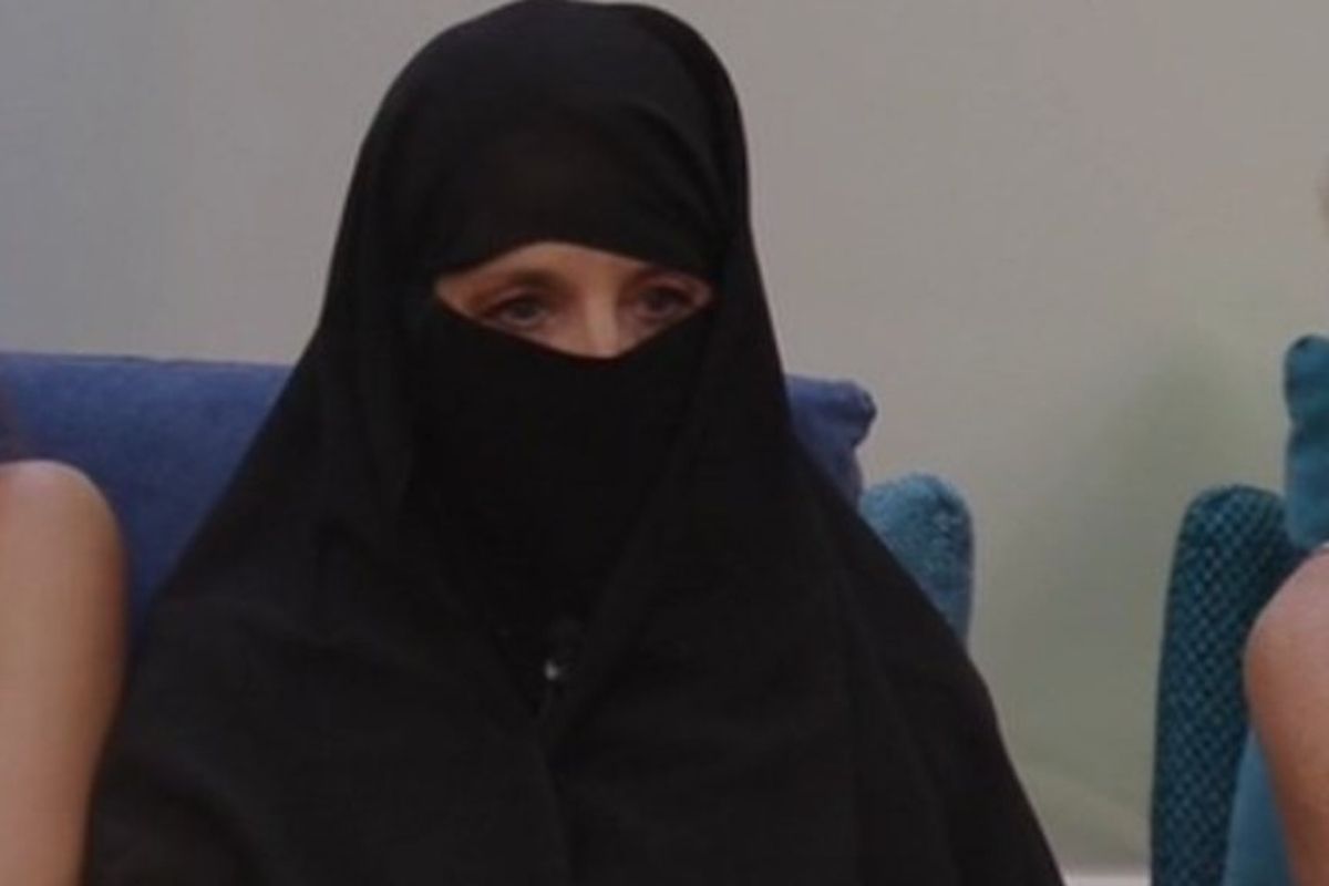 Jo Squillo si presenta in diretta con il burqa: polemiche social