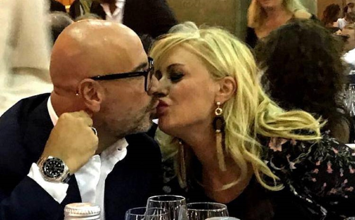 Tina Cipollari torna single. Un suo caro amico spiega i motivi