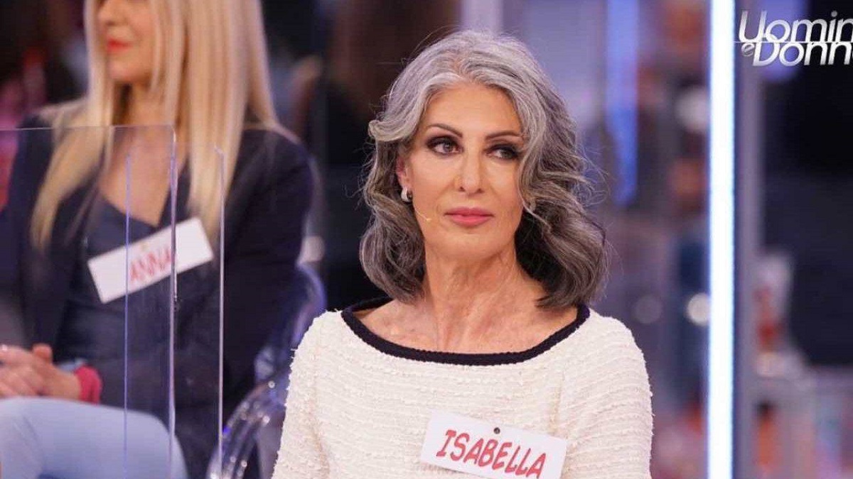 UeD Tina Cipollari attacca il corteggiatore di Isabella