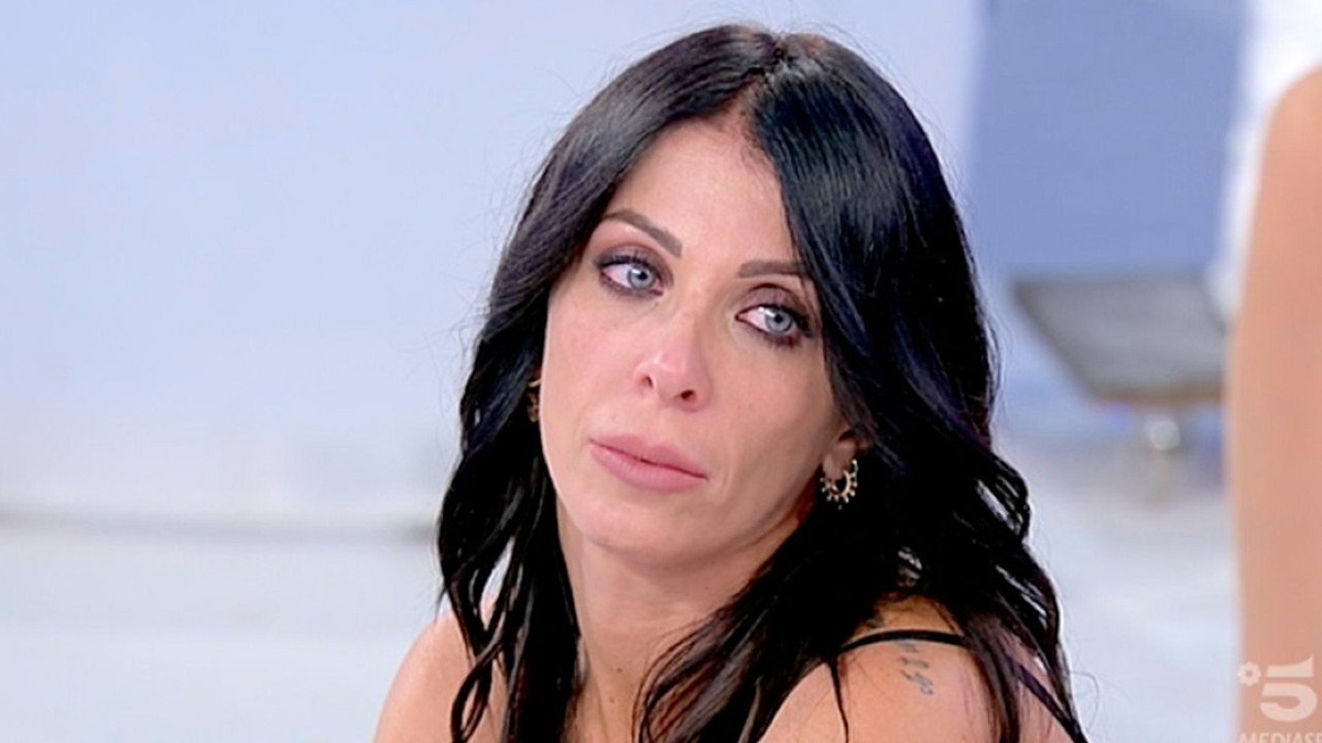 UeD: Valentina Autiero travolta delle polemiche. Ha criticato gli autori e Maria De Filippi? La dama mette in chiaro la sua situazione