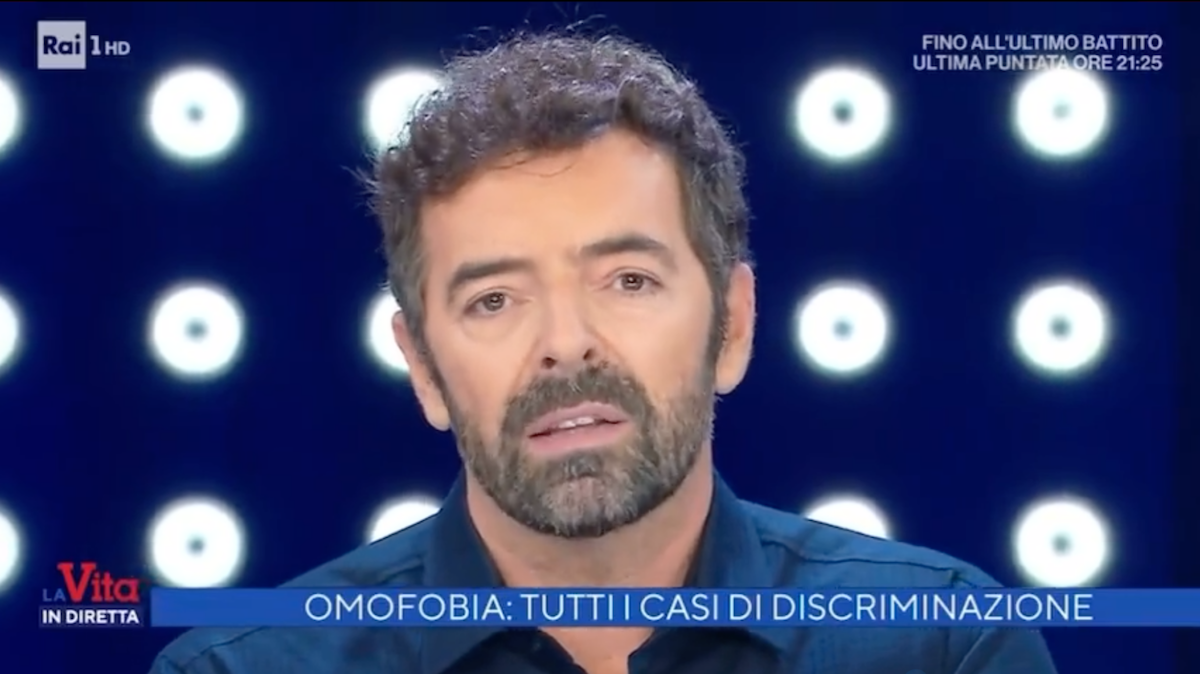 Alberto Matano vittima di omofobia: fa coming out a La Vita in Diretta?