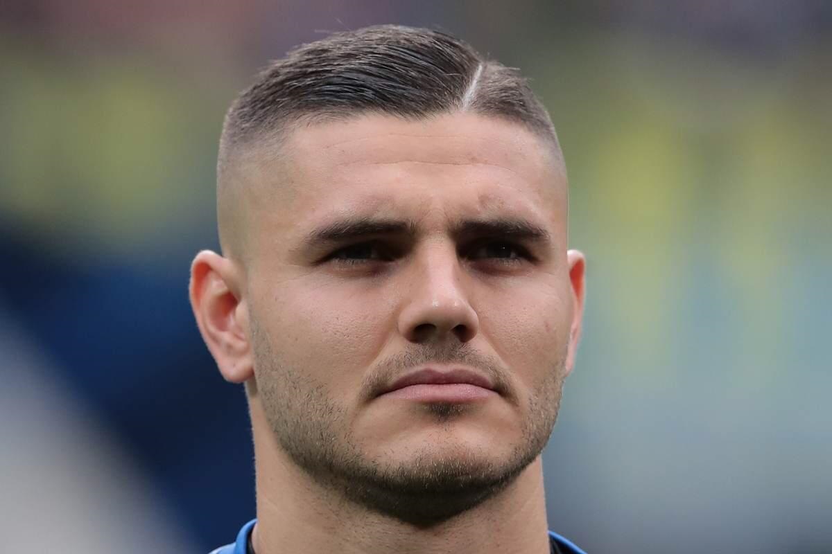 Mauro Icardi scrive dediche per Wanda Nara: lei continua ad ignorarlo