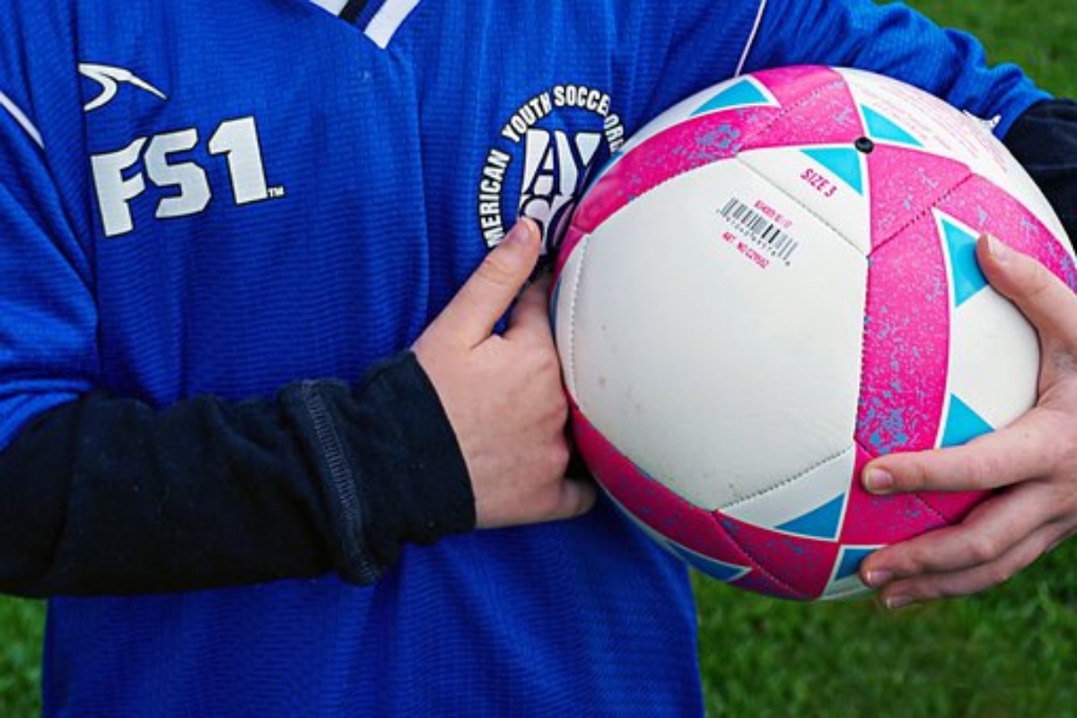 Niang muore a 14 anni mentre recupera un pallone