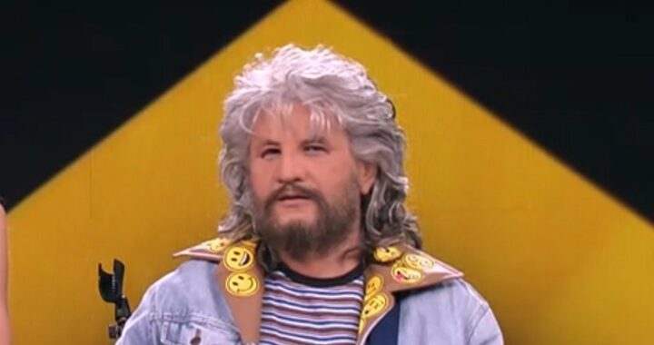 Star in the Star: chi si cela sotto la maschera di Pino Daniele?