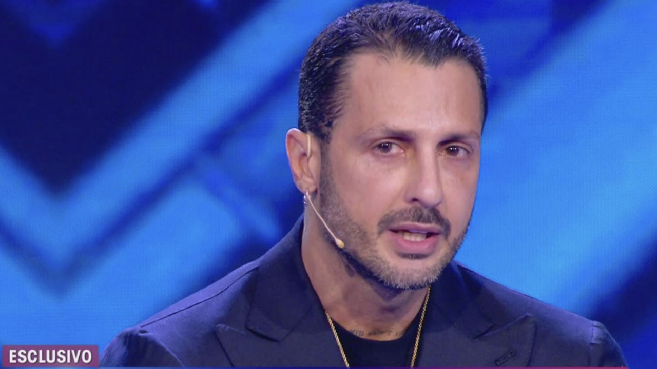 Fabrizio Corona dietro al Grande Fratello VIP? Lui risponde stizzito