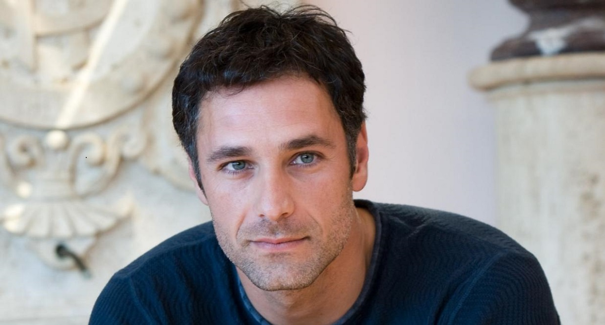 Raoul Bova confessa: “Lo faccio nel cuore della notte”