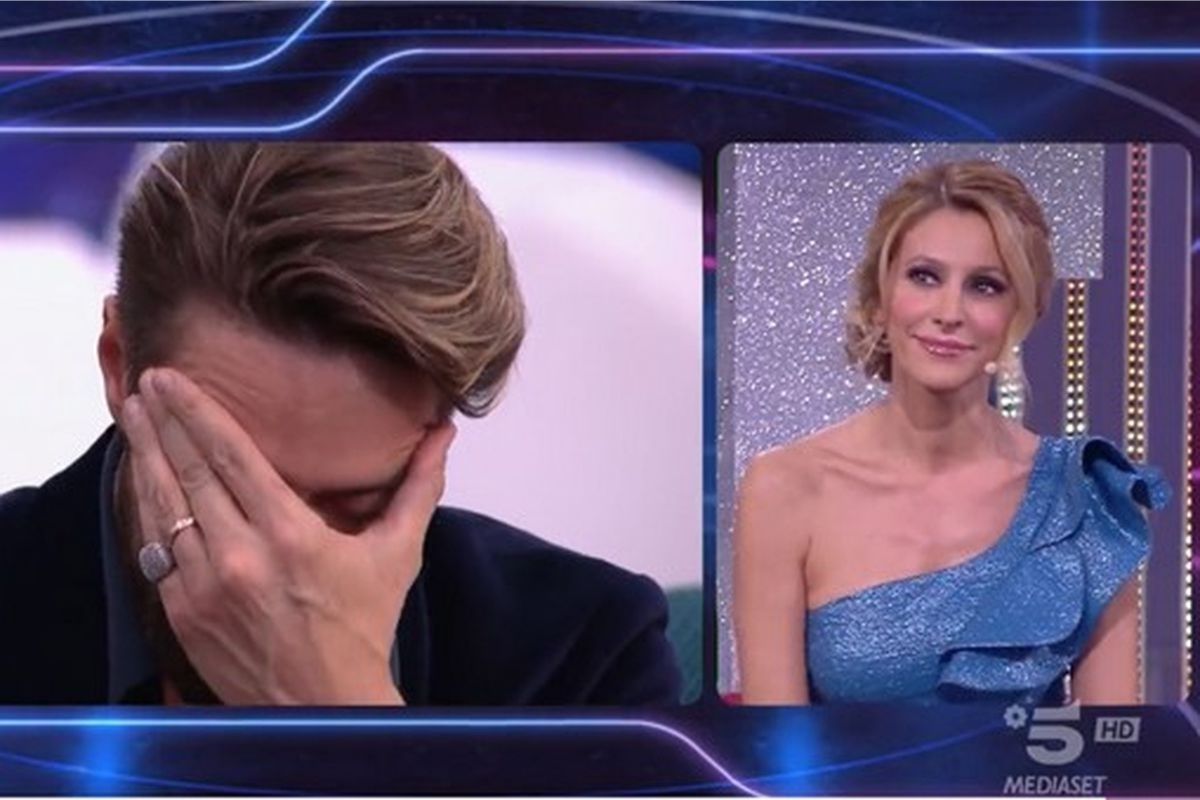Adriana Volpe chiede scusa ad Alex Belli: “Con la mano sul cuore…”