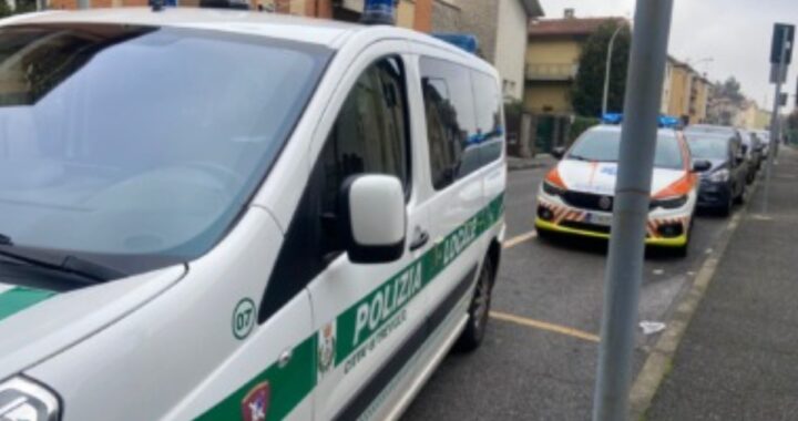 Paura a Treviglio, due bambini rimasti intrappolati sul balcone: erano soli in casa