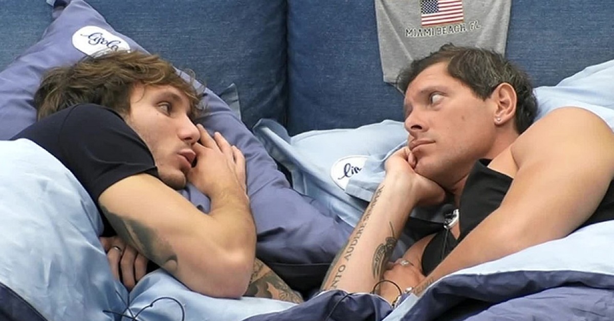 GF Vip: Manuel, lontano dai microfoni, fa delle rivelazioni ad Aldo su Lulù. I fan ricostruiscono la conversazione