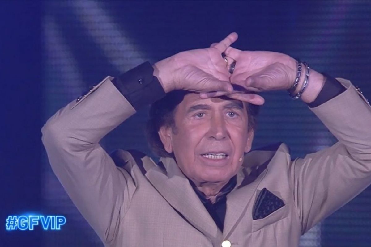 Giucas Casella ipnotizza lo studio, ma Signorini lo smaschera: “Sei una sola”