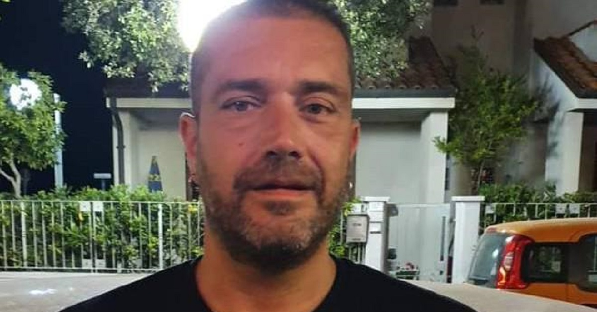 La compagna di Andrea Serrani difende suo marito: “È un simpatico burlone, un coccolone rispettoso”